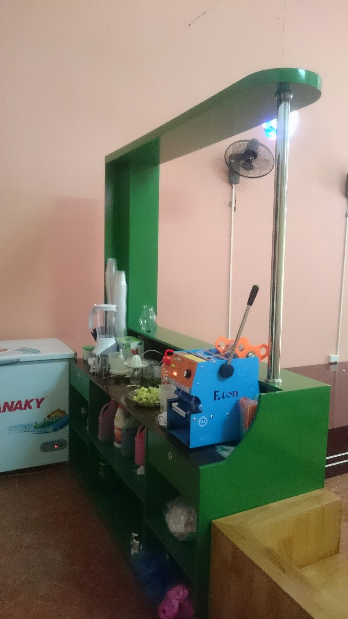 quầy lễ tân quán cà phê